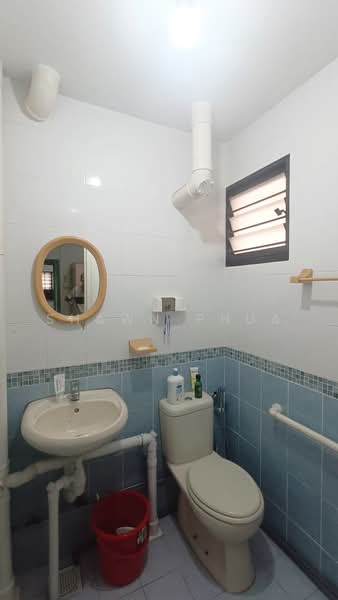 746 Yishun Street 72, 746 Yishun Street 72, 2 Bedrooms, 721 sqft, HDB Flat For Rent, by Shawn Phua, 500237536 - Bathroom - PropertyGuru.com.sg