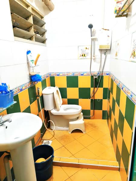 851 Woodlands Street 83, 851 Woodlands Street 83, Room Rental, 120 sqft, HDB Flat For Rent, by Steven Choo, 500237539 - Bathroom - PropertyGuru.com.sg