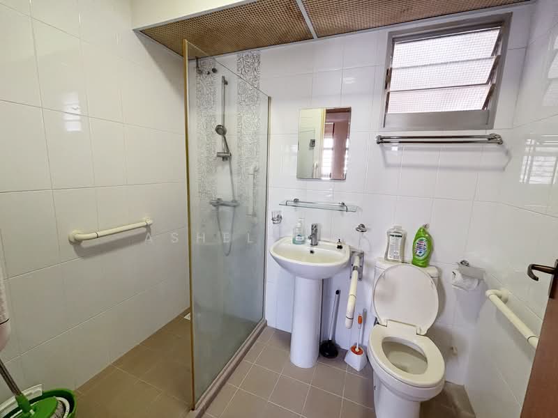 186B Fengshan GreenVille, 186B Bedok North Street 4, 3 Bedrooms, 1,001 sqft, HDB Flat For Sale, by Ashely Lian, 500237553 - Bathroom - PropertyGuru.com.sg