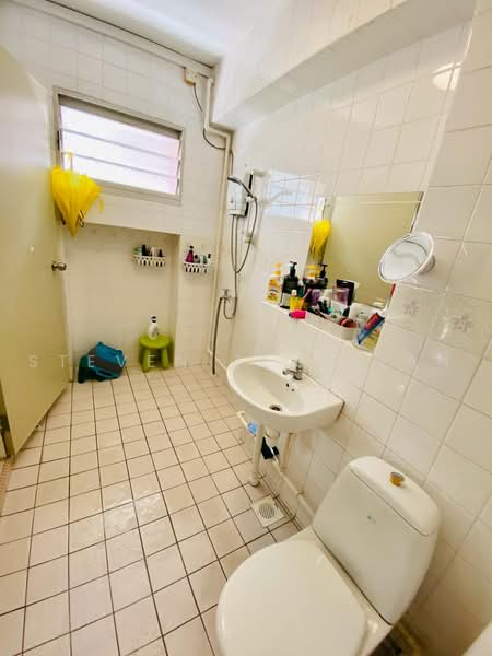 125 Kim Tian Road, 125 Kim Tian Road, Alexandra / Commonwealth, 4 Bedrooms, 1,356 sqft, HDB Flat For Sale, by Steven Jeremiah, 500237558 - Bathroom - PropertyGuru.com.sg