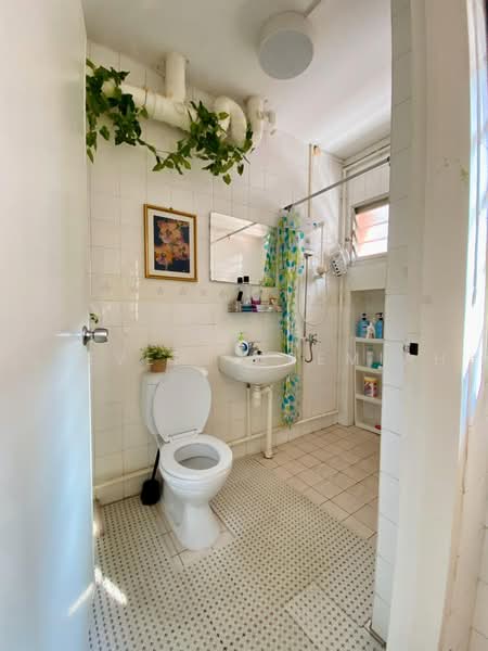 125 Kim Tian Road, 125 Kim Tian Road, Alexandra / Commonwealth, 4 Bedrooms, 1,356 sqft, HDB Flat For Sale, by Steven Jeremiah, 500237558 - Bathroom - PropertyGuru.com.sg