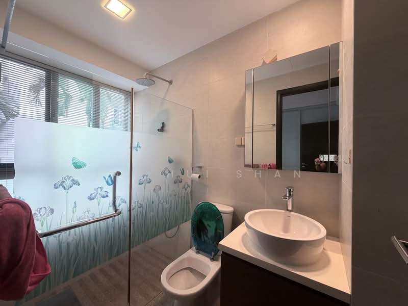 JLB Residences, Jalan Loyang Besar, 2 Bedrooms, 861 sqft, Apartment For Rent, by Tan Hui Shan, 500237565 - Bathroom - PropertyGuru.com.sg