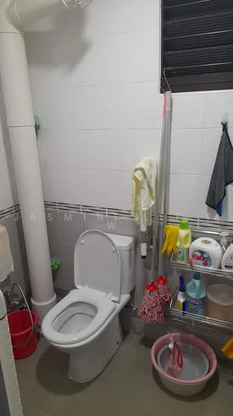 335 Serangoon Avenue 3, 335 Serangoon Avenue 3, Room Rental, 200 sqft, HDB Flat For Rent, by Jasmine Lee T W, 500237582 - Bathroom - PropertyGuru.com.sg
