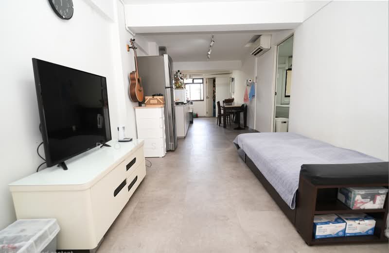 21 Dover Crescent, 21 Dover Crescent, 2 Bedrooms, 700 sqft, HDB Flat For Sale, by Royston Tan, 500237585 - Living Room - PropertyGuru.com.sg