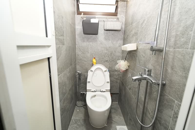 21 Dover Crescent, 21 Dover Crescent, 2 Bedrooms, 700 sqft, HDB Flat For Sale, by Royston Tan, 500237585 - Bathroom - PropertyGuru.com.sg