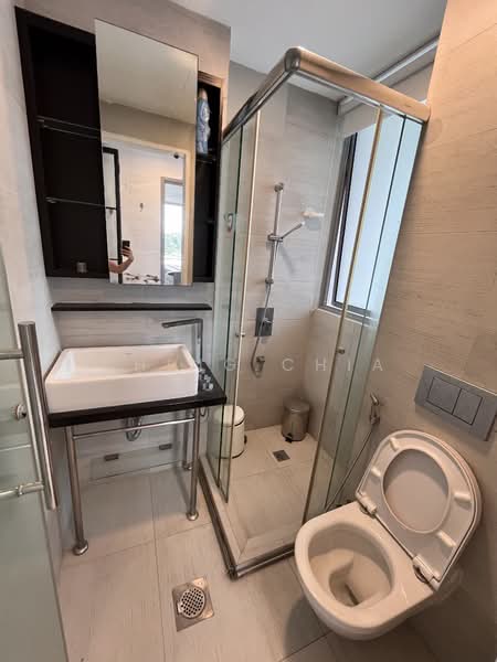 Bluwaters 2, 205 Jalan Loyang Besar, 2 Bedrooms, 872 sqft, Condominium For Sale, by Ching Chia, 500237587 - Bathroom - PropertyGuru.com.sg
