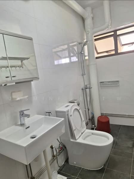 262 Bishan Street 22, 262 Bishan Street 22, Room Rental, 143 sqft, HDB Flat For Rent, by Jasmine Lee T W, 500237590 - Bathroom - PropertyGuru.com.sg