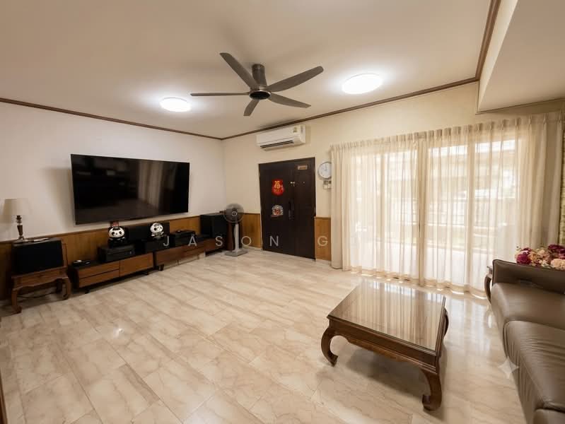 2.5 Storey Terraced House w Massive Attic @ Rosyth Road, Yio Chu Kang Road / Kovan MRT / Serangoon North MRT, 5 Bedrooms, 2,800 sqft, Terraced House For Sale, by Jason Goh, 500237602 - Living Room - PropertyGuru.com.sg