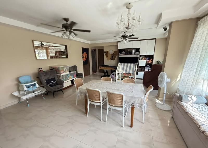 707 Jurong West Street 71, 707 Jurong West Street 71, 3 Bedrooms, 1,362 sqft, HDB Flat For Sale, by Daryl Lee, 500237625 - Living Room - PropertyGuru.com.sg