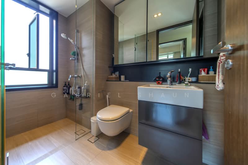 Principal Garden, 99 Prince Charles Crescent, 2 Bedrooms, 786 sqft, Condominium For Sale, by Gabriel Shaun, 500237633 - Bathroom - PropertyGuru.com.sg