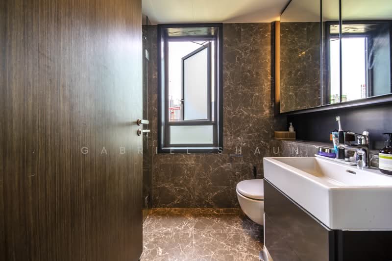 Principal Garden, 99 Prince Charles Crescent, 2 Bedrooms, 786 sqft, Condominium For Sale, by Gabriel Shaun, 500237633 - Bathroom - PropertyGuru.com.sg