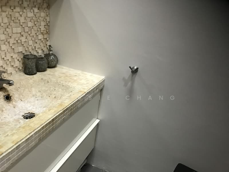 Lakepoint Condo, 2 Lakepoint Drive, Boon Lay / Jurong / Tuas, Room Rental, 150 sqft, Condominium For Rent, by Flossie Chang, 500237637 - Bathroom - PropertyGuru.com.sg