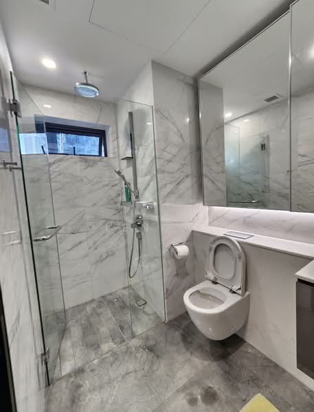 Midtown Bay, 120 Beach Road, 2 Bedrooms, 743 sqft, Condominium For Sale, by Leng ., 500237642 - Bathroom - PropertyGuru.com.sg
