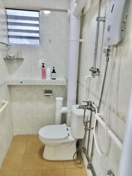 685 Hougang Street 61, 685 Hougang Street 61, Room Rental, 108 sqft, HDB Flat For Rent, by Young Chng, 500237645 - Bathroom - PropertyGuru.com.sg