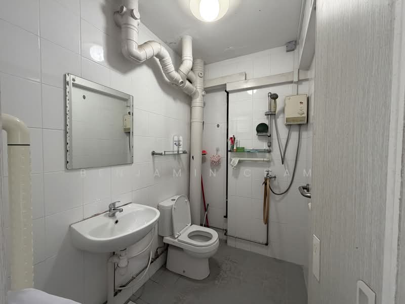 684 Race Course Road, 684 Race Course Road, Room Rental, 120 sqft, HDB Flat For Rent, by Benjamin Cham, 500237646 - Bathroom - PropertyGuru.com.sg