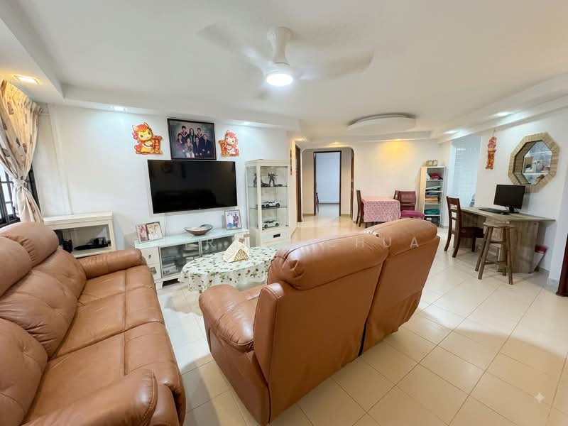 221 Serangoon Avenue 4, 221 Serangoon Avenue 4, 3 Bedrooms, 1,034 sqft, HDB Flat For Sale, by Shirley Chua, 500237650 - Living Room - PropertyGuru.com.sg
