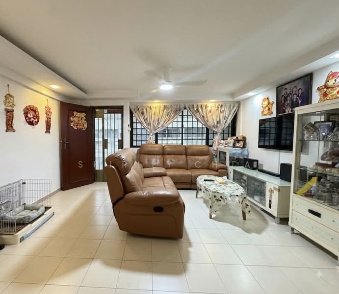 221 Serangoon Avenue 4, 221 Serangoon Avenue 4, 3 Bedrooms, 1,034 sqft, HDB Flat For Sale, by Shirley Chua, 500237650 - Living Room - PropertyGuru.com.sg