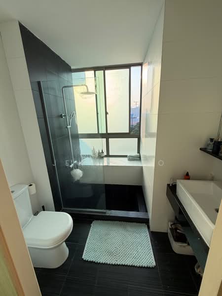 Newton Edge, 1 Makeway Ave, 2 Bedrooms, 753 sqft, Condominium For Rent, by Jenny YEO, 500237654 - Bathroom - PropertyGuru.com.sg