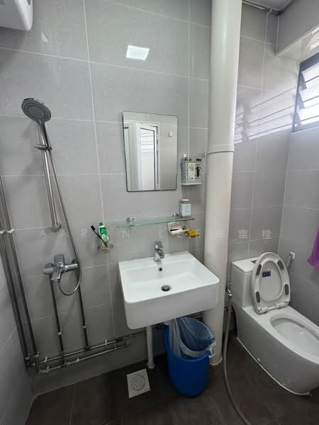 246 Bangkit Road, 246 Bangkit Road, 3 Bedrooms, 1,119 sqft, HDB Flat For Sale, by Aaron Lee李韋樘, 500237664 - Bathroom - PropertyGuru.com.sg