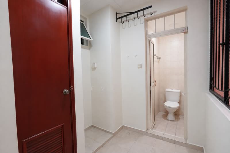 Seletar Springs Condominium, 100 Gerald Drive, 3 Bedrooms, 1,658 sqft, Condominium For Sale, by Steve Lee, 500237677 - Bathroom - PropertyGuru.com.sg