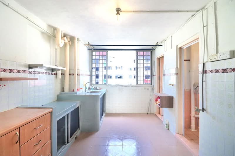 17 Eunos Crescent, 17 Eunos Crescent, 2 Bedrooms, 635 sqft, HDB Flat For Sale, by Bee 林美玲, 500237678 - Kitchen - PropertyGuru.com.sg