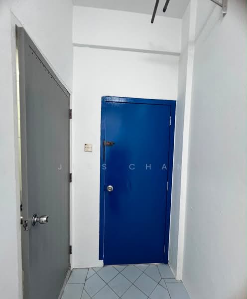 Lowland Court, 873A Upper Serangoon Road, 2 Bedrooms, 872 sqft, Apartment For Rent, by Jess Chan, 500237690 - Corridor - PropertyGuru.com.sg