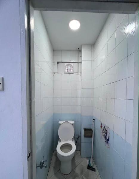 Lowland Court, 873A Upper Serangoon Road, 2 Bedrooms, 872 sqft, Apartment For Rent, by Jess Chan, 500237690 - Bathroom - PropertyGuru.com.sg
