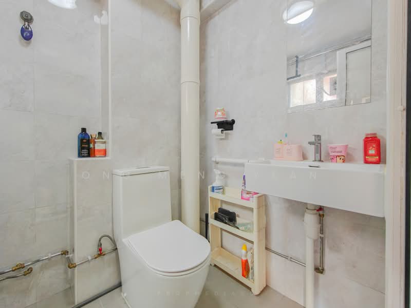 230 Bishan Street 23, 230 Bishan Street 23, 3 Bedrooms, 1,130 sqft, HDB Flat For Sale, by Ong Meng Yean, 500237694 - Bathroom - PropertyGuru.com.sg