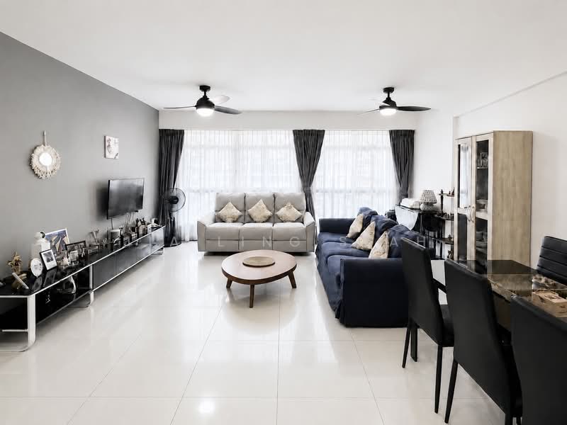 684C Edgedale Plains, 684C Edgedale Plains, 3 Bedrooms, 1,216 sqft, HDB Flat For Sale, by Jia Ling Seah, 500237697 - Living Room - PropertyGuru.com.sg