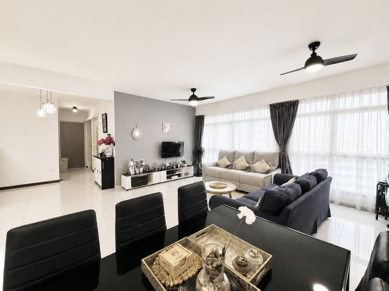 684C Edgedale Plains, 684C Edgedale Plains, 3 Bedrooms, 1,216 sqft, HDB Flat For Sale, by Jia Ling Seah, 500237697 - Living Room - PropertyGuru.com.sg