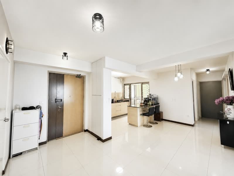 684C Edgedale Plains, 684C Edgedale Plains, 3 Bedrooms, 1,216 sqft, HDB Flat For Sale, by Jia Ling Seah, 500237697 - Kitchen - PropertyGuru.com.sg