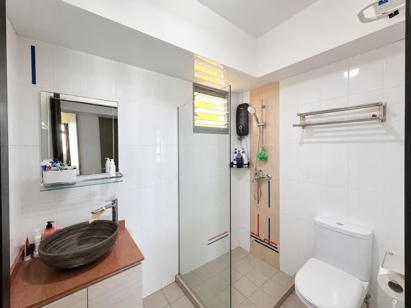 684C Edgedale Plains, 684C Edgedale Plains, 3 Bedrooms, 1,216 sqft, HDB Flat For Sale, by Jia Ling Seah, 500237697 - Bathroom - PropertyGuru.com.sg