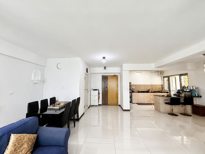684C Edgedale Plains, 684C Edgedale Plains, 3 Bedrooms, 1,216 sqft, HDB Flat For Sale, by Jia Ling Seah, 500237697 - Living Room - PropertyGuru.com.sg
