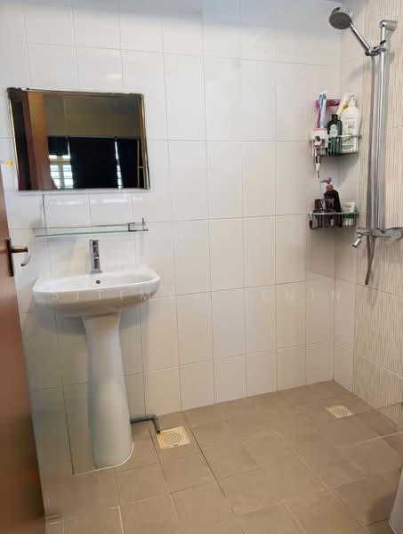 717A Woodlands Drive 70, 717A Woodlands Drive 70, 2 Bedrooms, 763 sqft, HDB Flat For Sale, by Sitimas Senin, 500237733 - Bathroom - PropertyGuru.com.sg