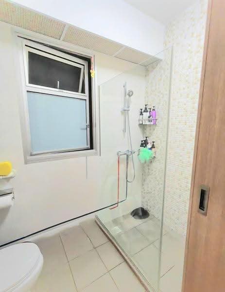 229B Sumang Lane, 229B Sumang Lane, Hougang / Punggol / Sengkang, 3 Bedrooms, 1,216 sqft, HDB Flat For Sale, by Maria Heng, 500237758 - Bathroom - PropertyGuru.com.sg