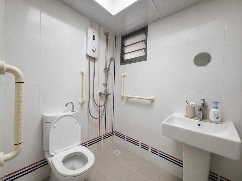 32 Margaret Drive, 32 Margaret Drive, 2 Bedrooms, 667 sqft, HDB Flat For Sale, by Esther Cai, 500237766 - Bathroom - PropertyGuru.com.sg