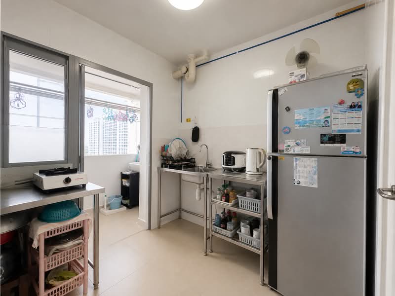 32 Margaret Drive, 32 Margaret Drive, 2 Bedrooms, 667 sqft, HDB Flat For Sale, by Esther Cai, 500237766 - Kitchen - PropertyGuru.com.sg