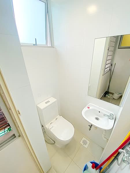CONDO, NEAR MRT 5MINS! NEAR KATONG!, , 3 Bedrooms, 1,119 sqft, Condominium For Rent, by Eugene Chen, 500237767 - Bathroom - PropertyGuru.com.sg