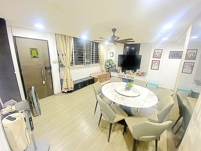 325 Bukit Batok Street 33, 325 Bukit Batok Street 33, 3 Bedrooms, 904 sqft, HDB Flat For Sale, by Eugene Chen, 500237774 - Living Room - PropertyGuru.com.sg