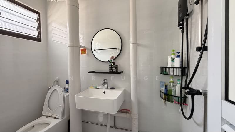 884 Tampines Street 83, 884 Tampines Street 83, Pasir Ris / Tampines, 3 Bedrooms, 1,119 sqft, HDB Flat For Sale, by Nur Fudge, 500237781 - Bathroom - PropertyGuru.com.sg