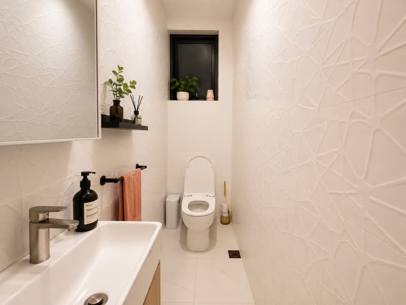 Very well Renovated Freehold Terrace, Daisy avenue, 4 Bedrooms, 2,500 sqft, Terraced House For Sale, by Chen Cun You, 500237790 - Bathroom - PropertyGuru.com.sg