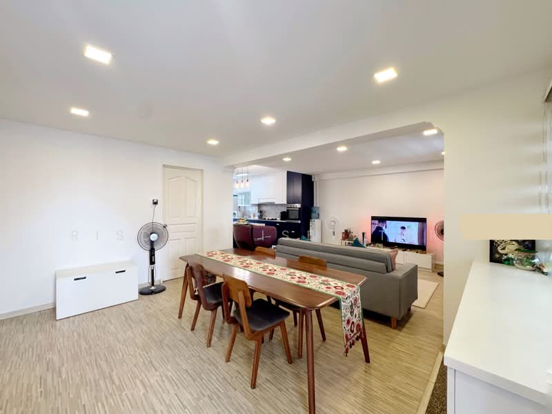 418 Choa Chu Kang Avenue 4, 418 Choa Chu Kang Avenue 4, 3 Bedrooms, 1,141 sqft, HDB Flat For Sale, by Risdian Isbintara, 500237793 - Dining area - PropertyGuru.com.sg