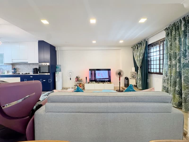 418 Choa Chu Kang Avenue 4, 418 Choa Chu Kang Avenue 4, 3 Bedrooms, 1,141 sqft, HDB Flat For Sale, by Risdian Isbintara, 500237793 - Living Room - PropertyGuru.com.sg