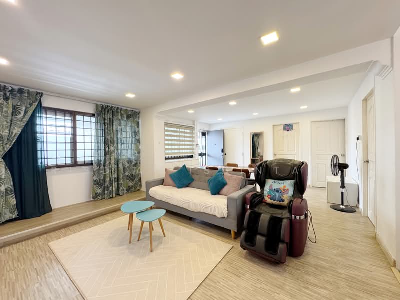 418 Choa Chu Kang Avenue 4, 418 Choa Chu Kang Avenue 4, 3 Bedrooms, 1,141 sqft, HDB Flat For Sale, by Risdian Isbintara, 500237793 - Living Room - PropertyGuru.com.sg