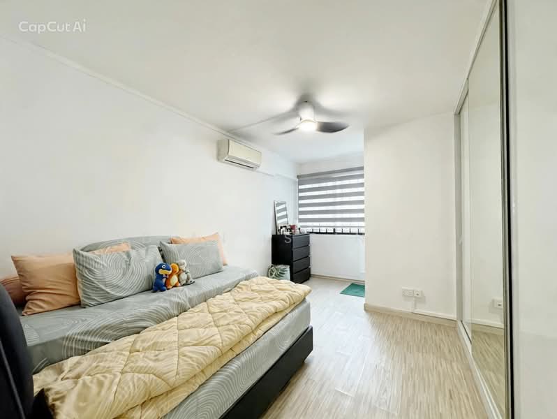 418 Choa Chu Kang Avenue 4, 418 Choa Chu Kang Avenue 4, 3 Bedrooms, 1,141 sqft, HDB Flat For Sale, by Risdian Isbintara, 500237793 - Master Bedroom - PropertyGuru.com.sg
