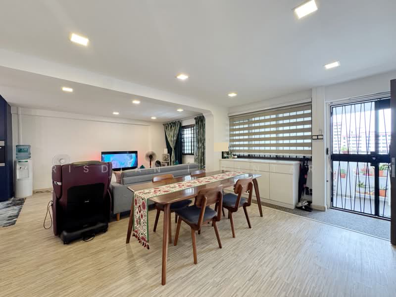 418 Choa Chu Kang Avenue 4, 418 Choa Chu Kang Avenue 4, 3 Bedrooms, 1,141 sqft, HDB Flat For Sale, by Risdian Isbintara, 500237793 - Living Room - PropertyGuru.com.sg