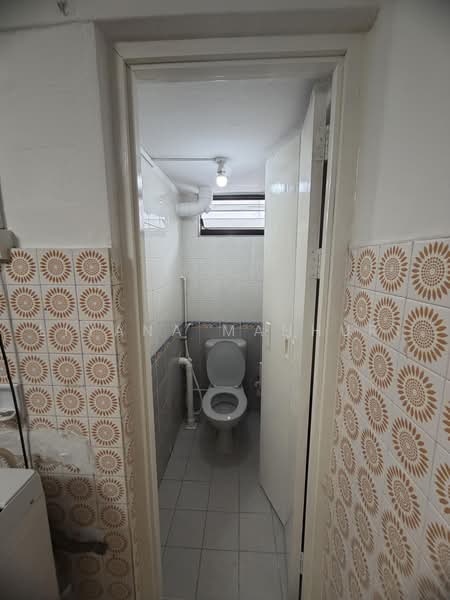 21 Dover Crescent, 21 Dover Crescent, Buona Vista / West Coast / Clementi New Town, Room Rental, 80 sqft, HDB Flat For Rent, by Liyana Manhuri, 500237797 - Bathroom - PropertyGuru.com.sg