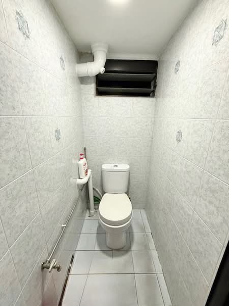 13 Lorong 7 Toa Payoh, 13 Lorong 7 Toa Payoh, 3 Bedrooms, 710 sqft, HDB Flat For Sale, by Caline Chai, 500237798 - Bathroom - PropertyGuru.com.sg