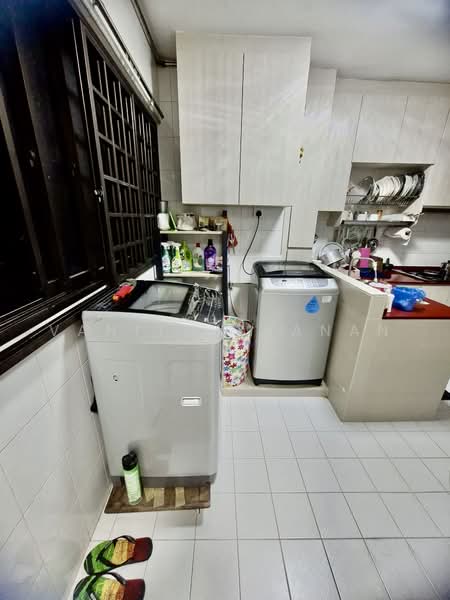 561 Ang Mo Kio Avenue 10, 561 Ang Mo Kio Avenue 10, Room Rental, 30 sqft, HDB Flat For Rent, by Vanitha Vanan, 500237845 - Kitchen - PropertyGuru.com.sg