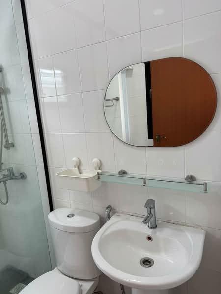 266B Punggol Way, 266B Punggol Way, 2 Bedrooms, 721 sqft, HDB Flat For Rent, by Cynthia Kok, 500237847 - Bathroom - PropertyGuru.com.sg